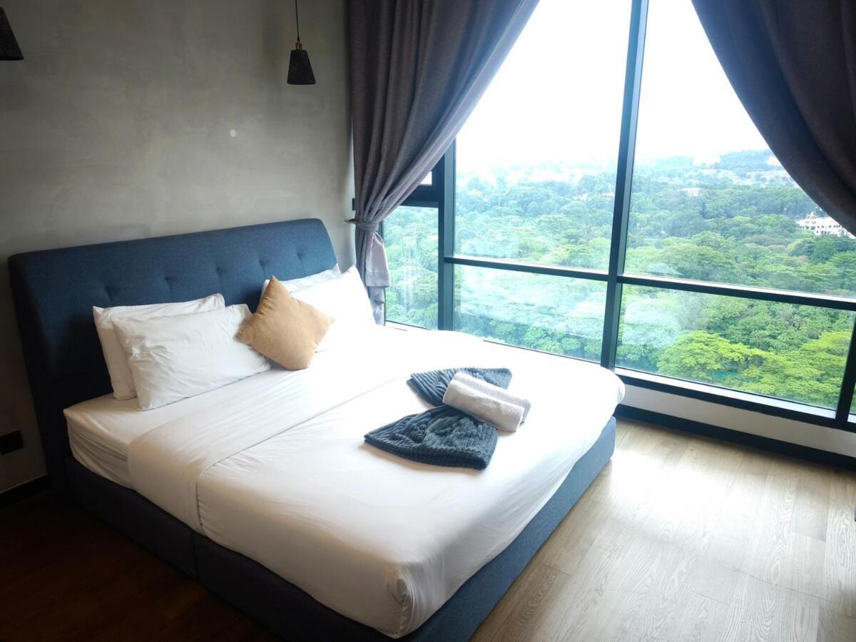 8pax View Next To Kl118 Chinatown N Train Station Kuala Lumpur