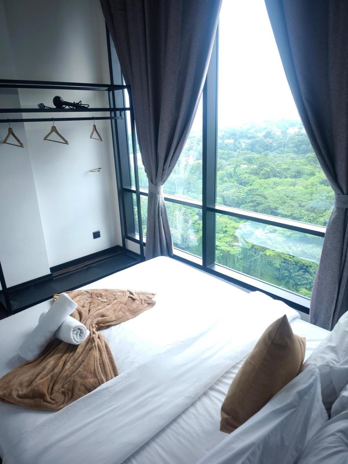 8pax View Next To Kl118 Chinatown N Train Station Kuala Lumpur