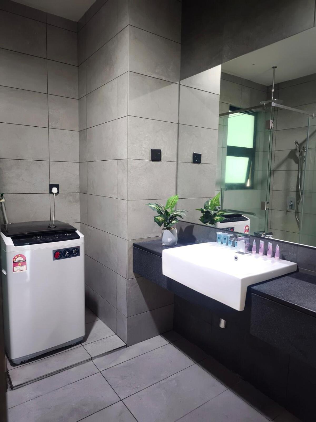 8pax View Next To Kl118 Chinatown N Train Station Apartment Kuala Lumpur